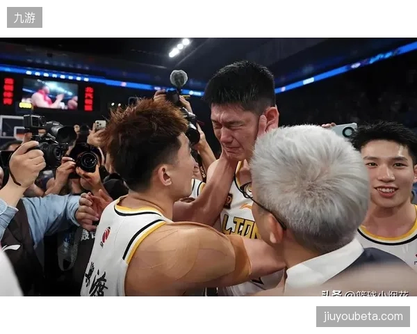 胡金秋G4统治禁区激活广厦，高效单打延缓上海夺冠脚步。